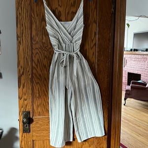 Wide leg jumpsuit with pockets